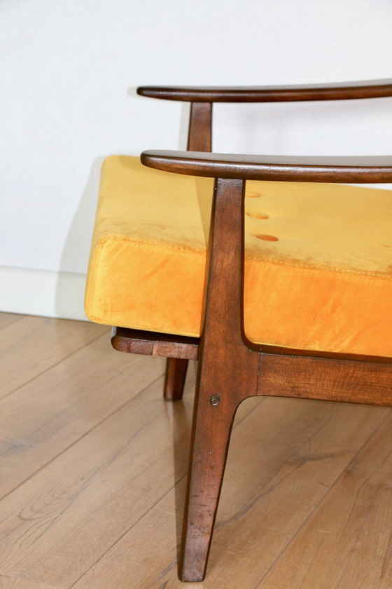 Image 1 of Mid Century Joegoslavische fauteuil in goudgeel - set van 2 fauteuils