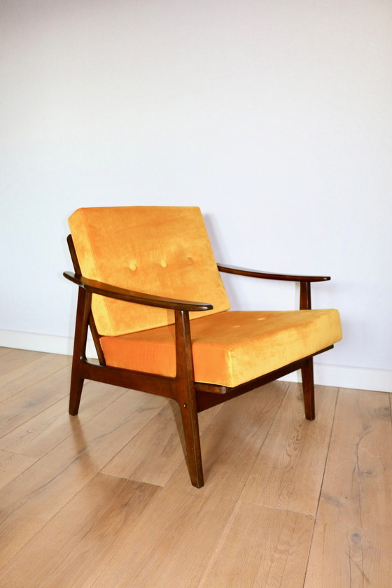 Image 1 of Mid Century Joegoslavische fauteuil in goudgeel - set van 2 fauteuils