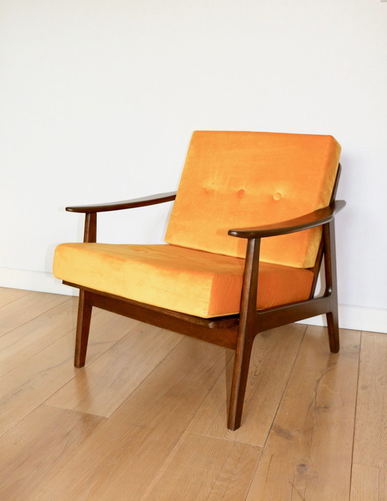 Image 1 of Mid Century Joegoslavische fauteuil in goudgeel - set van 2 fauteuils