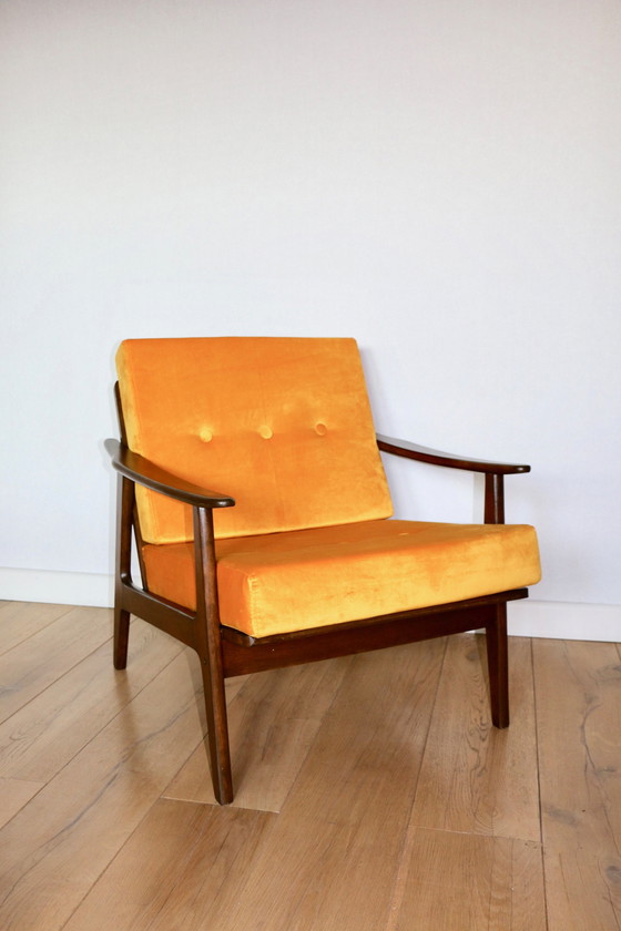 Image 1 of Mid Century Joegoslavische fauteuil in goudgeel - set van 2 fauteuils