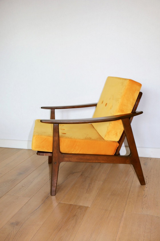 Image 1 of Mid Century Joegoslavische fauteuil in goudgeel - set van 2 fauteuils