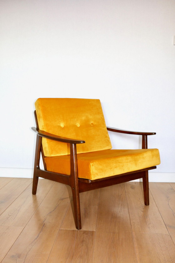 Image 1 of Mid Century Joegoslavische fauteuil in goudgeel - set van 2 fauteuils