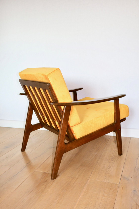 Image 1 of Mid Century Joegoslavische fauteuil in goudgeel - set van 2 fauteuils