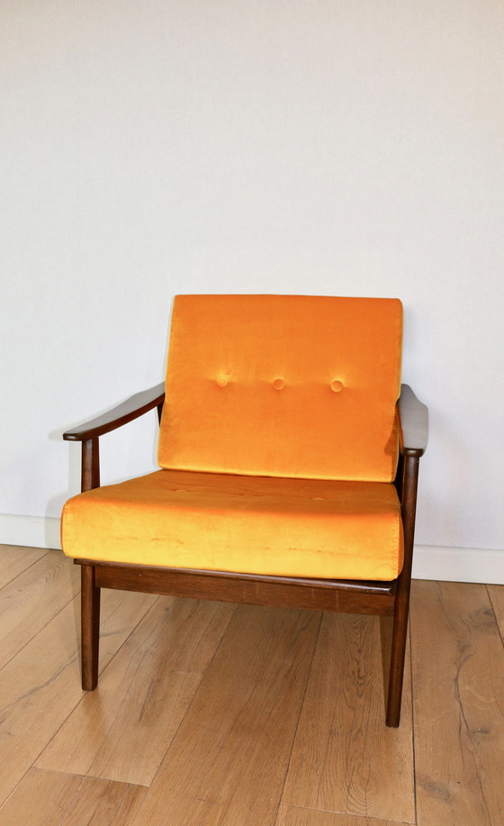 Image 1 of Mid Century Joegoslavische fauteuil in goudgeel - set van 2 fauteuils