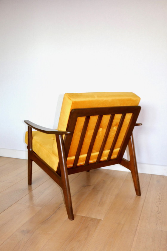 Image 1 of Mid Century Joegoslavische fauteuil in goudgeel - set van 2 fauteuils