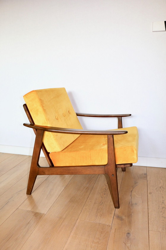 Image 1 of Mid Century Joegoslavische fauteuil in goudgeel - set van 2 fauteuils