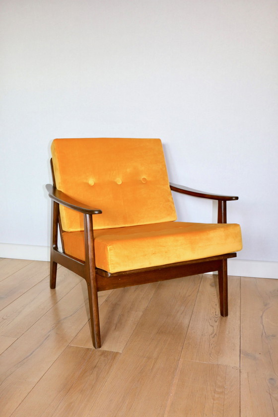 Image 1 of Mid Century Joegoslavische fauteuil in goudgeel - set van 2 fauteuils