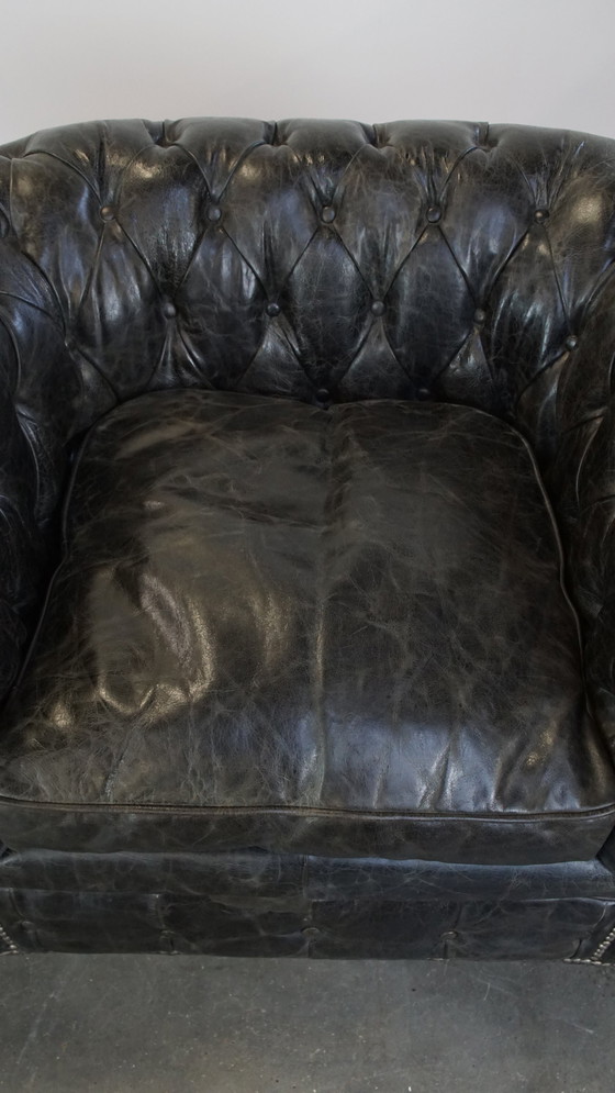 Image 1 of 2 X Zwarte Rundleren Chesterfield Fauteuil