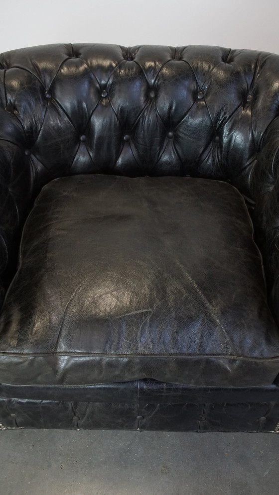 Image 1 of 2 X Zwarte Rundleren Chesterfield Fauteuil