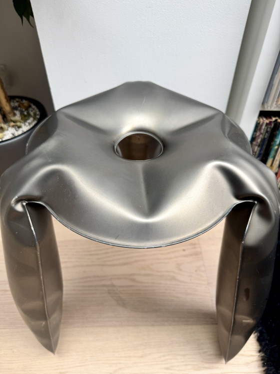 Image 1 of Oskar Zietas Studio Metalen Kruk - Standaard Plopp - 2000S Design Stoel Zilver Brons