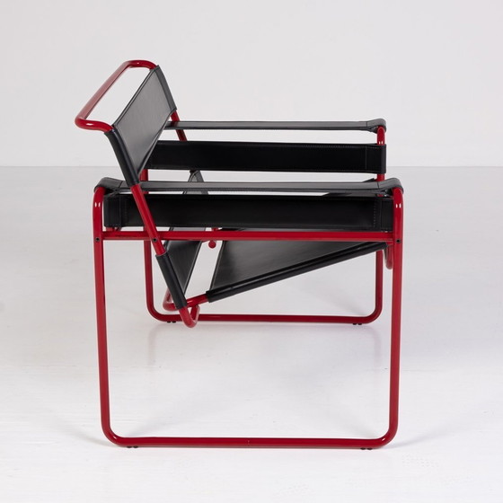 Image 1 of Knoll Wassily B3 Rood Mat-Nieuw-Gebruikt Serie 2024 In Zwart Leer Van Marcel Breuer