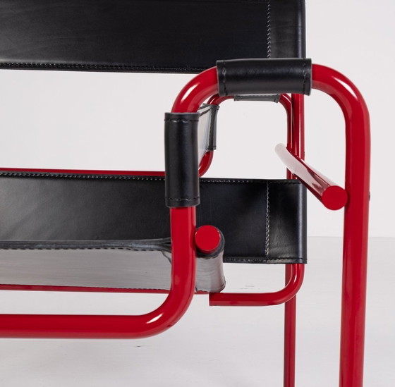 Image 1 of Knoll Wassily B3 Rood Mat-Nieuw-Gebruikt Serie 2024 In Zwart Leer Van Marcel Breuer