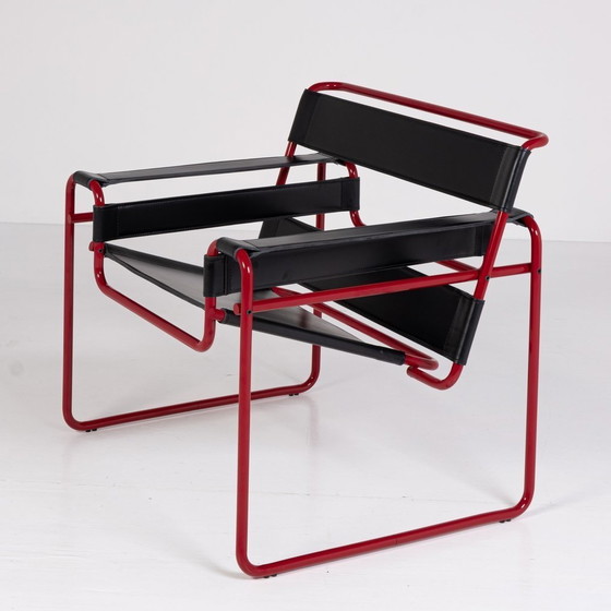 Image 1 of Knoll Wassily B3 Rood Mat-Nieuw-Gebruikt Serie 2024 In Zwart Leer Van Marcel Breuer