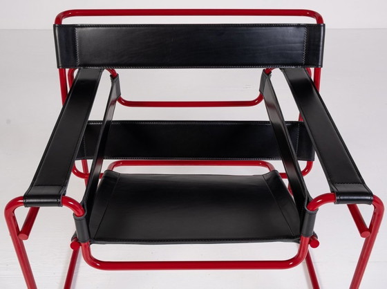 Image 1 of Knoll Wassily B3 Rood Mat-Nieuw-Gebruikt Serie 2024 In Zwart Leer Van Marcel Breuer