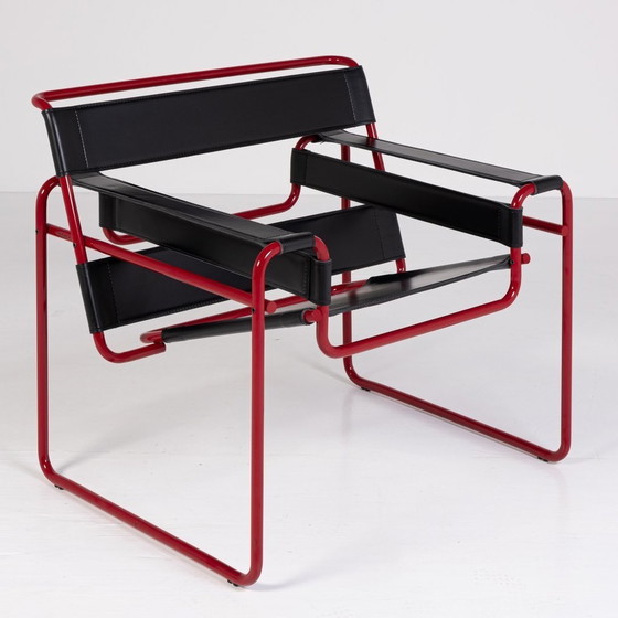 Image 1 of Knoll Wassily B3 Rood Mat-Nieuw-Gebruikt Serie 2024 In Zwart Leer Van Marcel Breuer