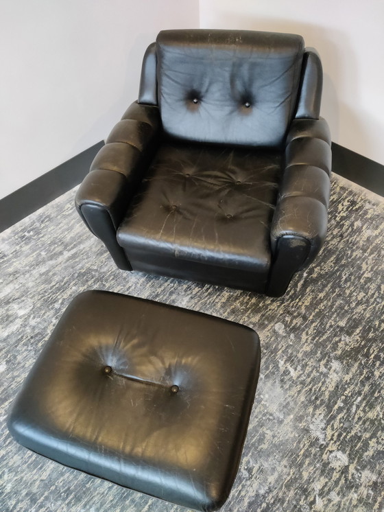 Image 1 of Clubfauteuil met poef, zwart leer