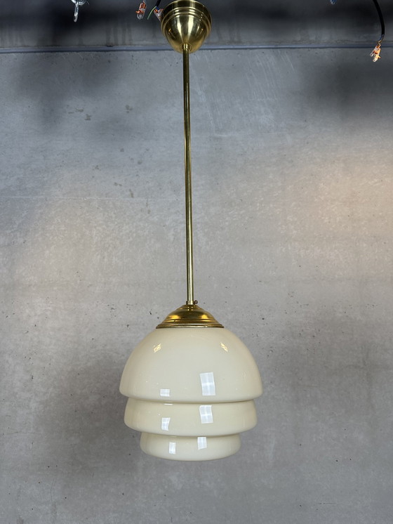 Image 1 of Art Deco Hanglamp - Beige Opaline En Messing