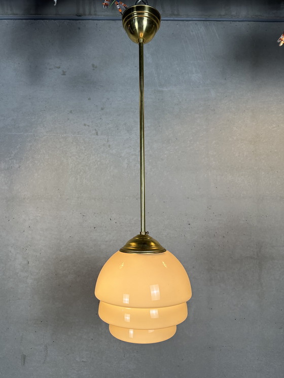 Image 1 of Art Deco Hanglamp - Beige Opaline En Messing