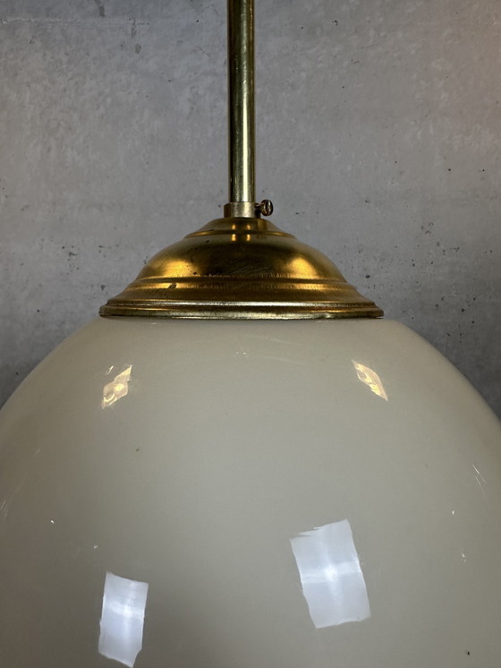 Image 1 of Art Deco Hanglamp - Beige Opaline En Messing