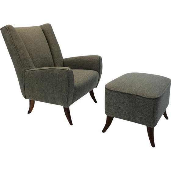 Image 1 of Vintage fauteuil met voetenbank in hout en bekleed met bouclé stof van Osvaldo Borsani, Italië 1950