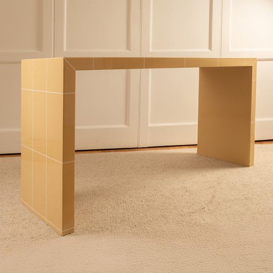 Image 1 of Gelakt houten console