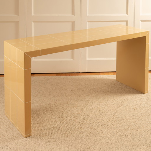 Gelakt houten console