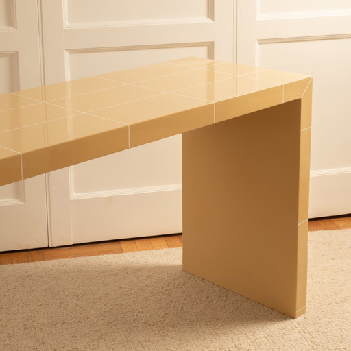 Gelakt houten console