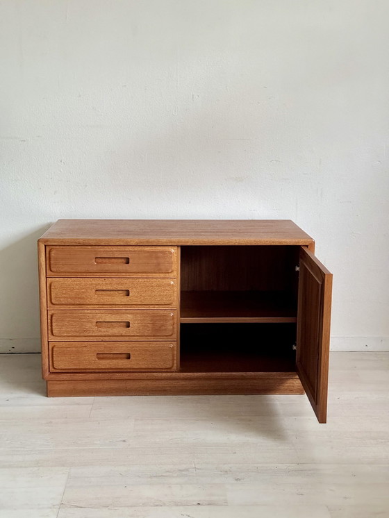 Image 1 of Vintage Midcentury Deens Ladenkastje Teak Jaren 60