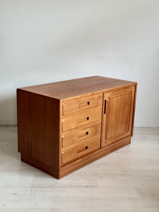 Image 1 of Vintage Midcentury Deens Ladenkastje Teak Jaren 60