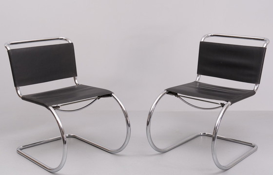 Image 1 of 2x Ludwig Mies van der Rohe MR10 stoelen