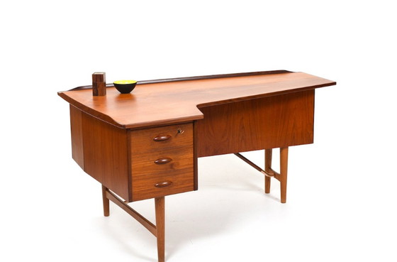 Image 1 of Vintage Boomerang Bureau van Peter Løvig Nielsen