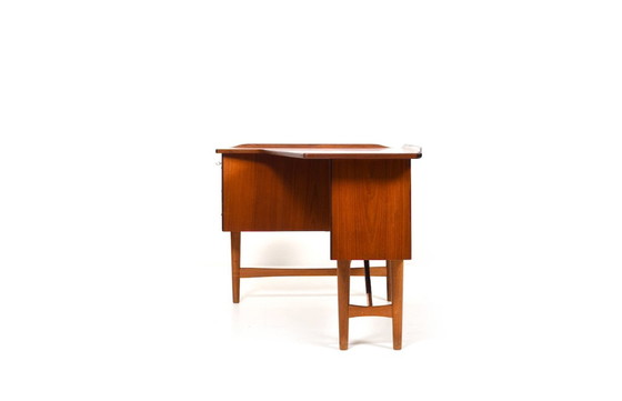 Image 1 of Vintage Boomerang Bureau van Peter Løvig Nielsen
