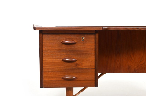 Image 1 of Vintage Boomerang Bureau van Peter Løvig Nielsen