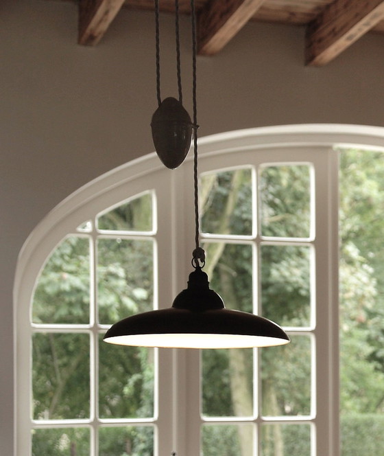 Image 1 of Hanglamp Met Porseleinen Rozet En Contra Gewicht.