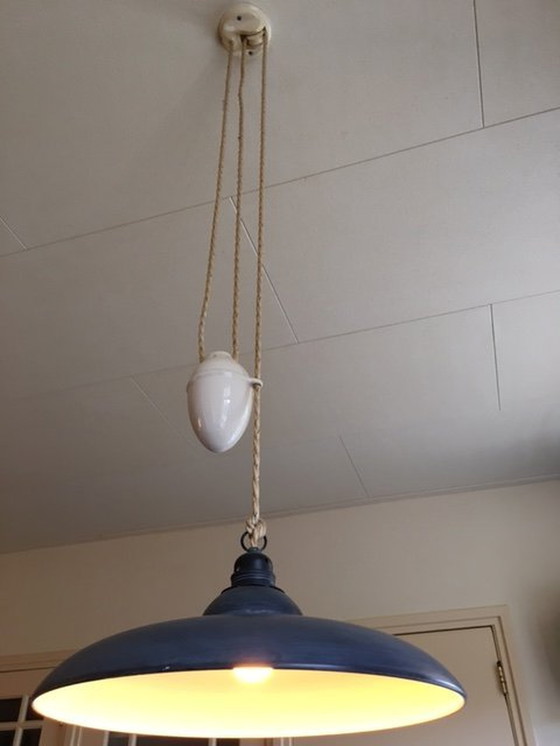 Image 1 of Hanglamp Met Porseleinen Rozet En Contra Gewicht.