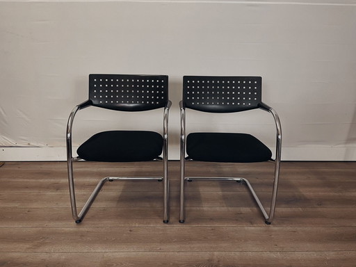 2 x Vitra eetkamerstoelen visavis