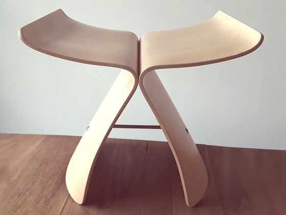 Image 1 of Vitra Butterfly kruk esdoorn