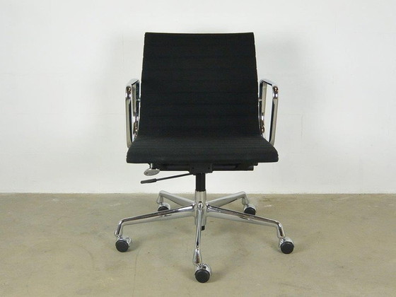 Image 1 of Vitra EA 117 Bureaustoel Charles & Ray Eames