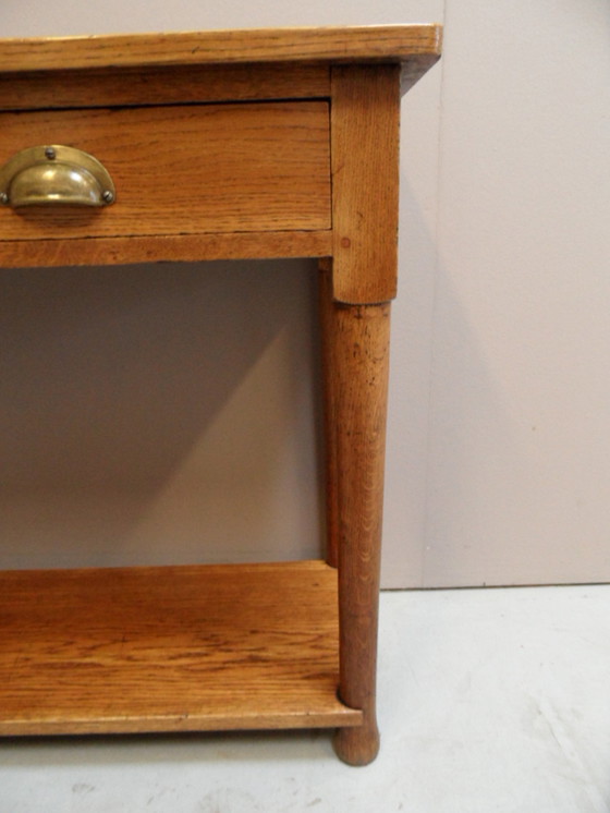 Image 1 of Antiek eiken sidetable