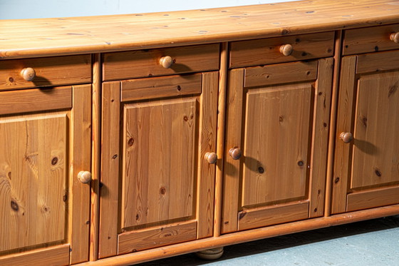 Image 1 of Deens grenen dressoir uit de jaren 1980