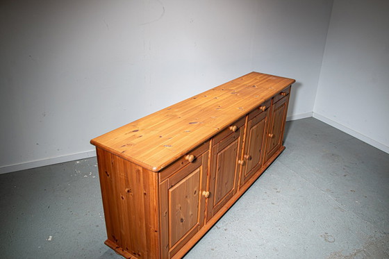 Image 1 of Deens grenen dressoir uit de jaren 1980