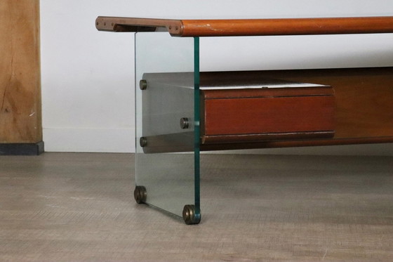 Image 1 of Directeurs bureau in glas, hout en messing van Tosi, Italië 1960S