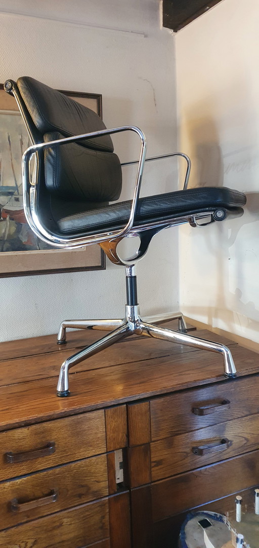 1x Vitra EA208  Charles Ray Eames