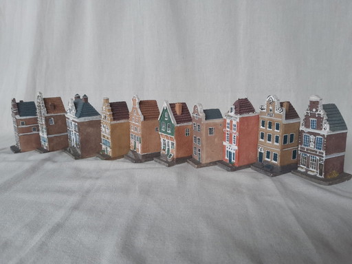 Volledige En Originele Set Van De 10 Amsterdamse Miniatuur Grachtenhuisjes,1996, Uitgegeven Voor De 100E Verjaardag Van Blokker