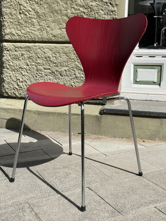 Image 1 of 1/24 Fritz Hansen Serie 7 Venetiaans Rood 3107 Bijzetstoelen Stapelbaar