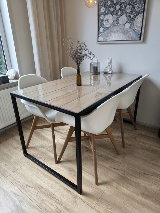 Vurenhouten Eettafel 'Austin' 140 X 80