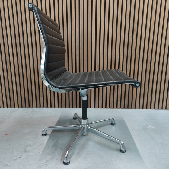 Image 1 of Vitra Ea105