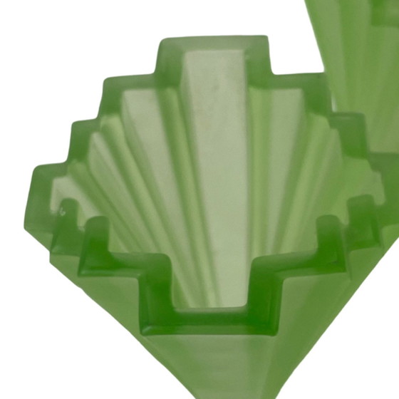 Image 1 of Art deco - Bagley Green - Uranium Glas - Set van drie 'Grantham' vazen gemonteerd op transparante voet