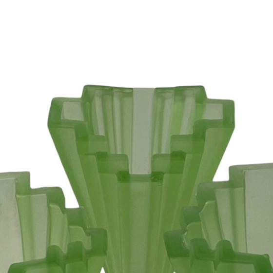 Image 1 of Art deco - Bagley Green - Uranium Glas - Set van drie 'Grantham' vazen gemonteerd op transparante voet