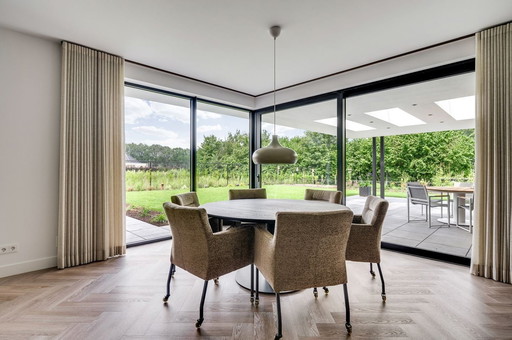 Table Du Sud Ronde Tafel Met 6 Eetkamerstoelen Met Wieltjes